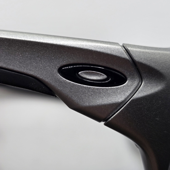 Oakley VALVE Silver Polarized Sunglasses with Yellow Lenses - Picture 3 of 7